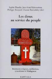  BLANCHY Sophie, RAKOTOARISOA Jean-Aimé, BEAUJARD Philippe, RADIMILAHY Chantal (sous la direction de) - Les Dieux au service du peuple. Itinéraires religieux, médiations, syncrétisme à Madagascar